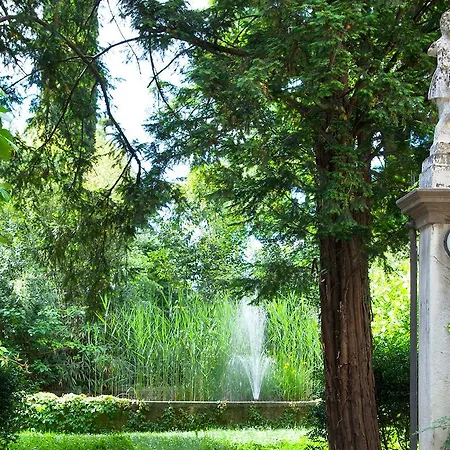 게스트하우스 La Patirana 4*